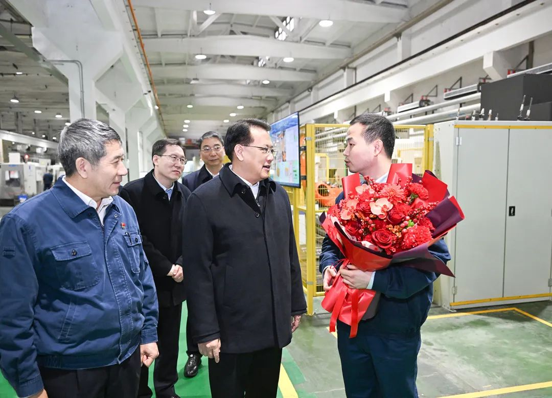 重庆新闻联播 | 市领导走访慰问专家人才代表 袁家军胡衡华王炯程丽华等参加